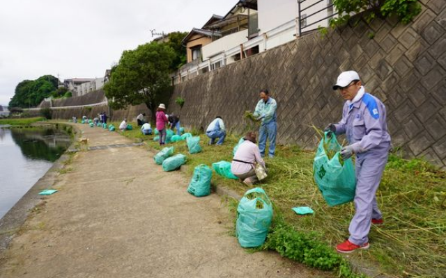 北九州市の「市民いっせいまち美化の日」に清掃活動を行いました