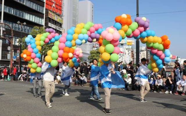 博多どんたく港まつりパレードのようす