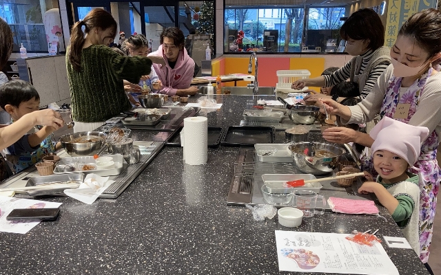 「第２回フラットフェス～クリスマス料理とサンタからの挑戦状～」を開きました