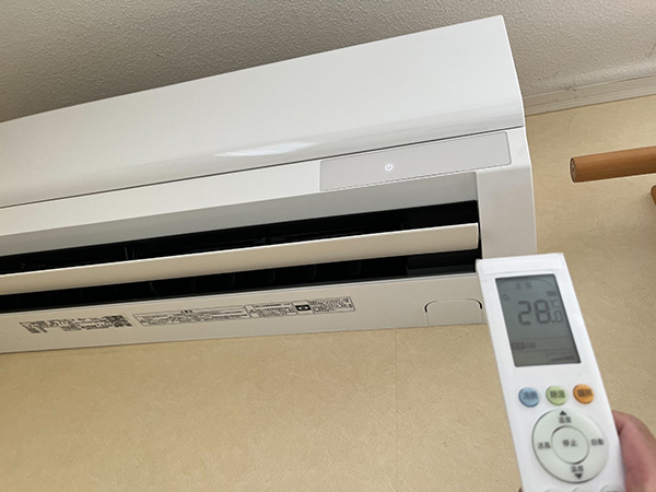 エアコンとリモコン設定の写真