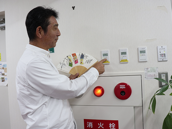 エアコンの温度を下げる様子