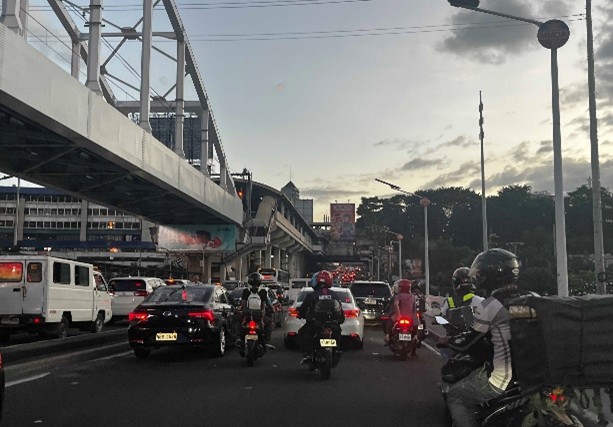 交通渋滞と移動手段不足の解消