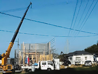 送電線近くの作業の写真 送電線近くの作業の写真