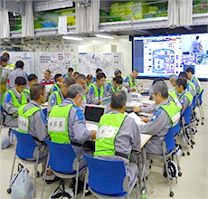 緊急時対策本部の訓練の写真