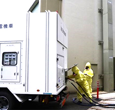 高圧発電機車による給電訓練の写真